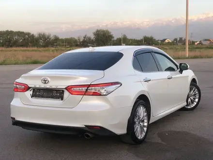 Toyota Camry 2019 года за 16 950 000 тг. в Алматы – фото 5