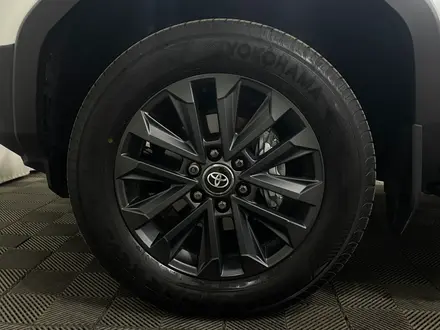 Toyota Land Cruiser Prado Luxe+ 2025 года за 44 000 000 тг. в Алматы – фото 16