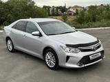 Toyota Camry 2014 годаүшін11 700 000 тг. в Актобе – фото 2