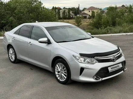 Toyota Camry 2014 года за 11 700 000 тг. в Актобе – фото 2