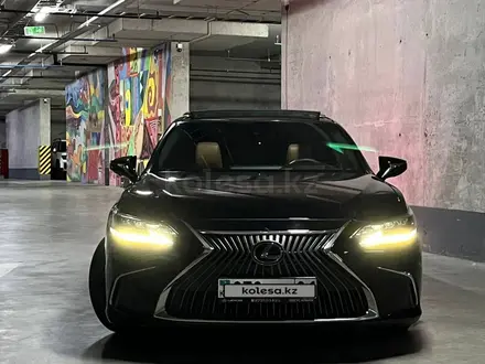 Lexus ES 350 2019 года за 23 000 000 тг. в Шымкент