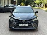Toyota Camry 2021 года за 13 850 000 тг. в Тараз – фото 2