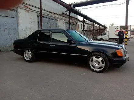 Mercedes-Benz E 230 1991 года за 1 700 000 тг. в Алматы – фото 4
