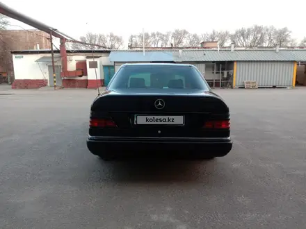 Mercedes-Benz E 230 1991 года за 1 700 000 тг. в Алматы – фото 5