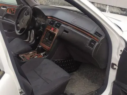 Mercedes-Benz E 320 1999 года за 3 700 000 тг. в Алматы – фото 10