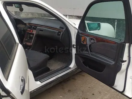 Mercedes-Benz E 320 1999 года за 3 700 000 тг. в Алматы – фото 12