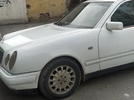 Mercedes-Benz E 320 1999 года за 3 700 000 тг. в Алматы – фото 13