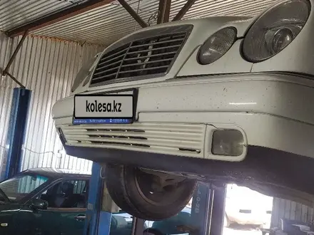 Mercedes-Benz E 320 1999 года за 3 700 000 тг. в Алматы – фото 17