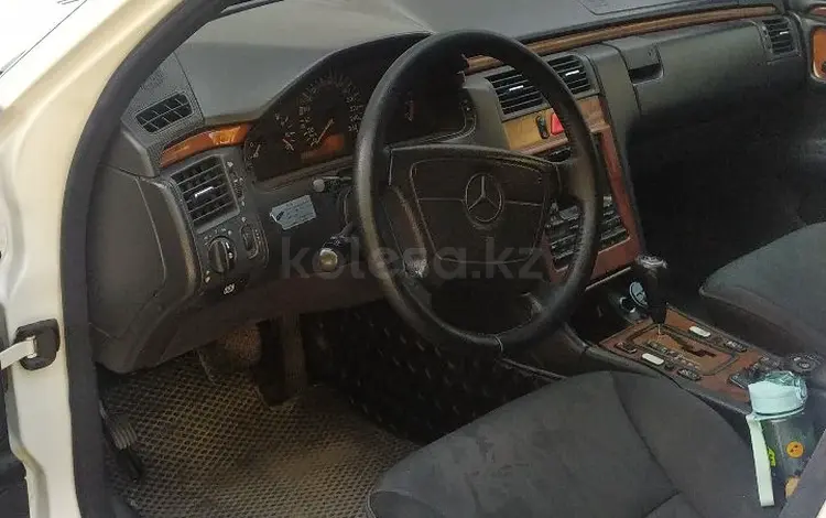Mercedes-Benz E 320 1999 года за 3 700 000 тг. в Алматы