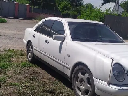 Mercedes-Benz E 320 1999 года за 3 700 000 тг. в Алматы – фото 21