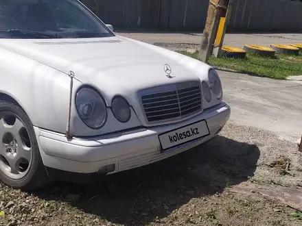 Mercedes-Benz E 320 1999 года за 3 700 000 тг. в Алматы – фото 22