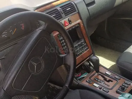 Mercedes-Benz E 320 1999 года за 3 700 000 тг. в Алматы – фото 24