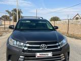 Toyota Highlander 2015 года за 10 700 000 тг. в Актау
