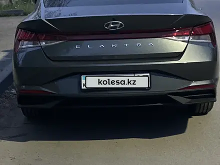 Hyundai Elantra 2022 года за 8 900 000 тг. в Уральск – фото 2