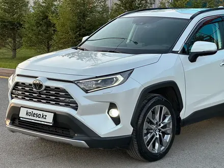 Toyota RAV4 2019 года за 13 500 000 тг. в Караганда – фото 2