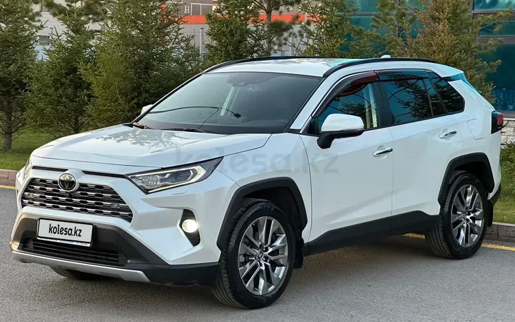 Toyota RAV4 2019 года за 13 500 000 тг. в Караганда