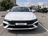 Hyundai Elantra 2024 годаfor9 290 000 тг. в Атырау – фото 2