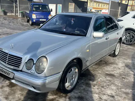 Mercedes-Benz E 280 1997 года за 2 800 000 тг. в Алматы – фото 2