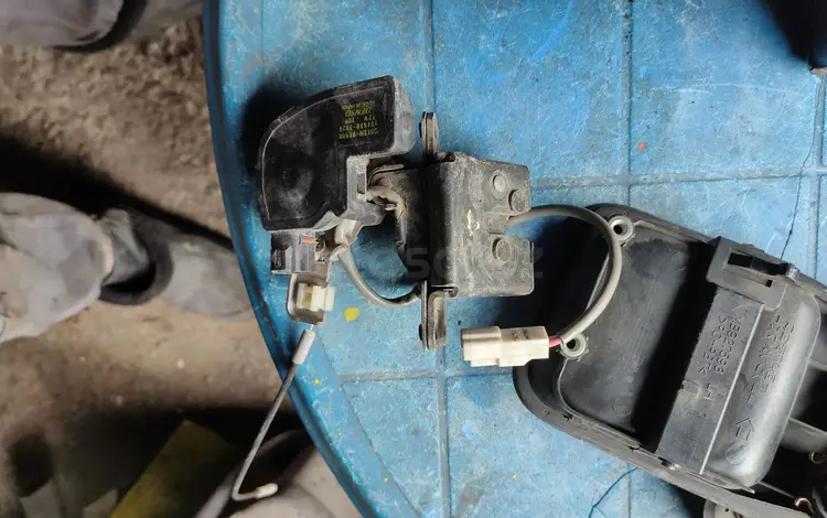 Замок багажника. Toyota Highlander за 30 000 тг. в Алматы