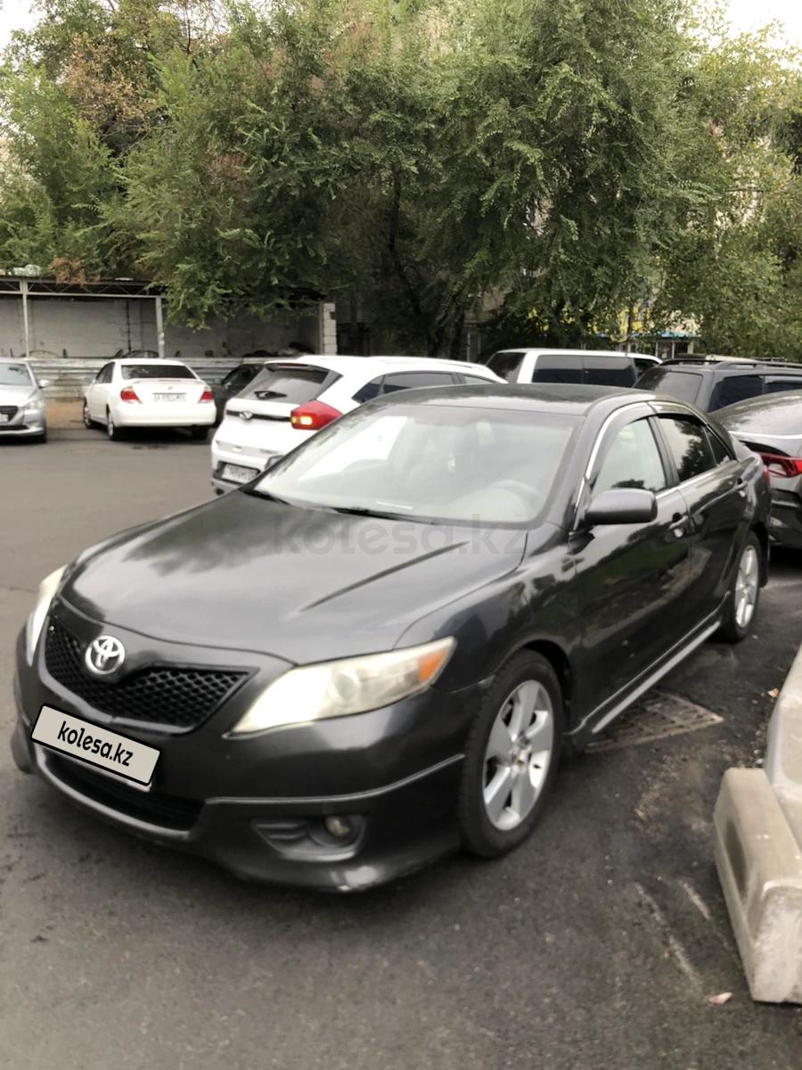 Toyota Camry 2011 г.