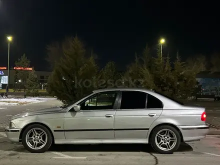 BMW 528 1997 года за 2 700 000 тг. в Алматы – фото 4