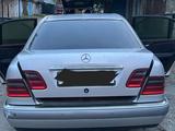 Mercedes-Benz E 240 1998 годаүшін2 771 000 тг. в Талдыкорган – фото 2