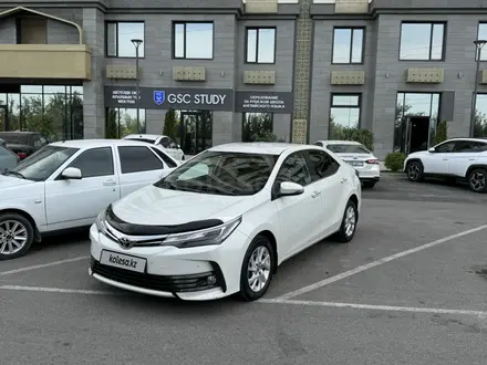 Toyota Corolla 2017 года за 8 200 000 тг. в Шымкент