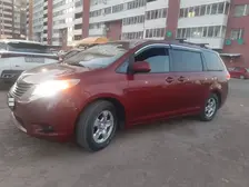 Toyota Sienna, 2011