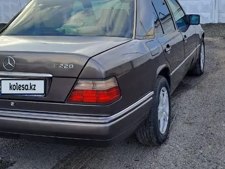 Mercedes-Benz E 220 1994 года за 2 100 000 тг. в Павлодар – фото 10