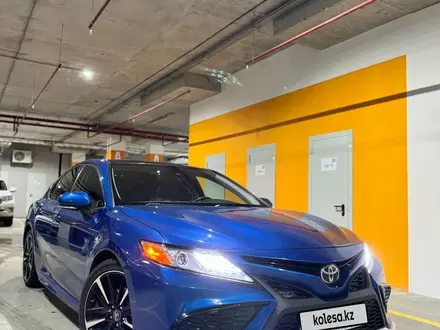 Toyota Camry 2018 года за 13 990 000 тг. в Караганда – фото 3