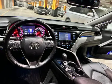 Toyota Camry 2018 года за 13 990 000 тг. в Караганда – фото 9