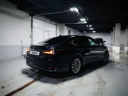 Lexus ES 250 2019 года за 23 000 000 тг. в Астана – фото 4