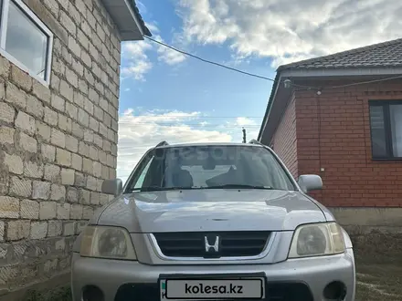 Honda CR-V 2000 года за 3 800 000 тг. в Актобе – фото 2