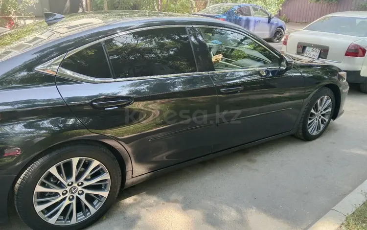 Lexus ES 250 2021 года за 28 550 000 тг. в Шымкент