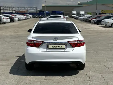 Toyota Camry 2015 года за 9 000 000 тг. в Атырау – фото 4