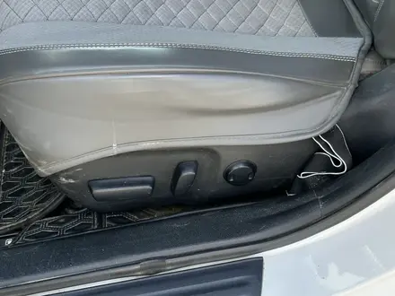 Toyota Camry 2015 года за 9 000 000 тг. в Атырау – фото 10