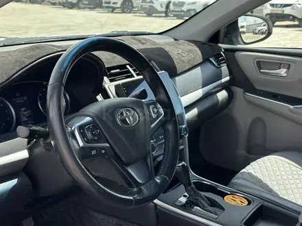 Toyota Camry 2015 года за 9 000 000 тг. в Атырау – фото 13