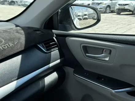Toyota Camry 2015 года за 9 000 000 тг. в Атырау – фото 25