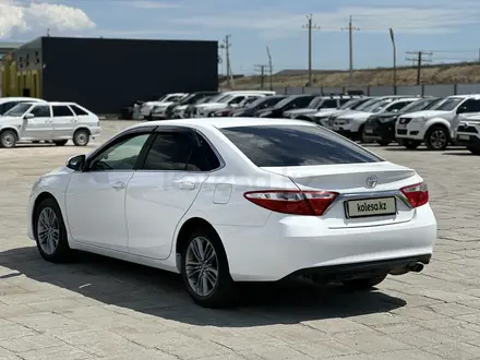 Toyota Camry 2015 года за 9 000 000 тг. в Атырау – фото 3