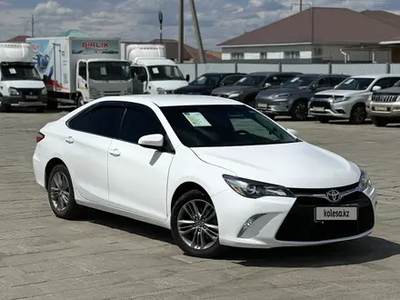 Toyota Camry 2015 года за 9 000 000 тг. в Атырау – фото 2