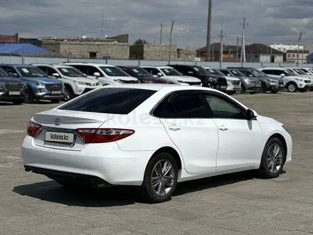 Toyota Camry 2015 года за 9 000 000 тг. в Атырау – фото 5