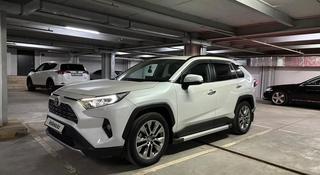 Toyota RAV4 2021 года за 15 650 000 тг. в Алматы