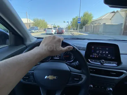 Chevrolet Tracker 2023 года за 8 100 000 тг. в Шымкент – фото 3