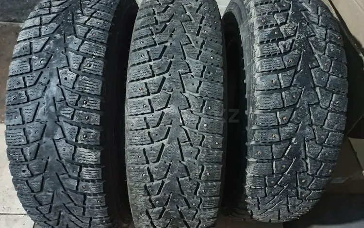 Два зимних баллона 235/70/16 Maxxis за 45 000 тг. в Атбасар