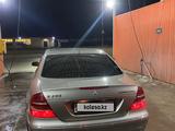 Mercedes-Benz E 200 2005 года за 4 500 000 тг. в Атырау – фото 2