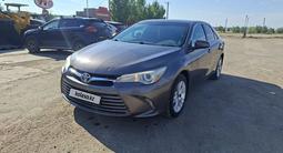 Toyota Camry 2016 года за 8 600 000 тг. в Уральск – фото 2