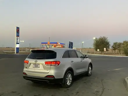 Kia Sorento 2015 года за 5 500 000 тг. в Уральск – фото 2