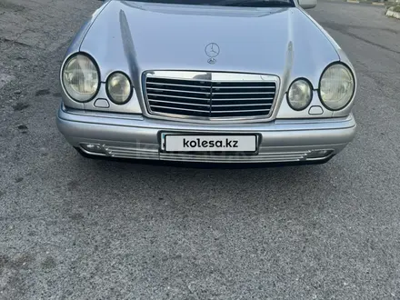 Mercedes-Benz E 320 1999 года за 4 500 000 тг. в Шымкент