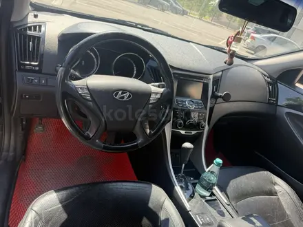 Hyundai Sonata 2010 года за 4 500 000 тг. в Астана – фото 2