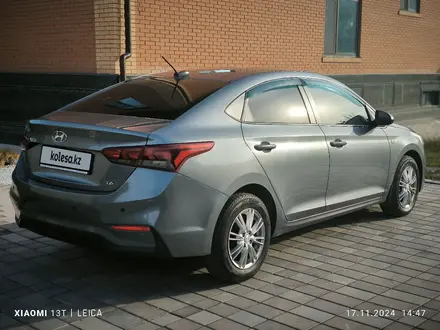 Hyundai Accent 2018 года за 7 100 000 тг. в Тараз – фото 2